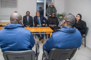 Глава МЗС Гани під час візиту до України поспілкувався з ганськими військовополоненими