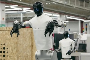 Монолітний човен з 3D-друку, «розумний» рис та ШІ-проповіді Будда-бота