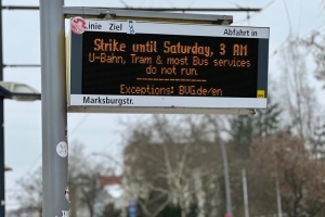 У більшості регіонів Німеччини через страйк на два дні зупинився громадський транспорт