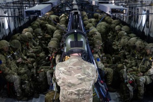 Британські та французькі десантники готуються до можливої миротворчої місії в Україні - The Telegraph