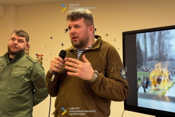 Des militaires russes présentant des signes de troubles psychiques encadrent des élèves dans la partie occupée de la région de Kherson 