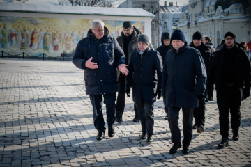 Sybiha analiza la dinámica de los esfuerzos de paz y la reunión en Abu Dabi con los líderes de la OSCE