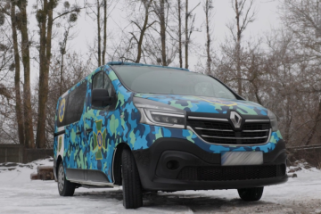 Ukrainian border guards receive modern ambulance from donors