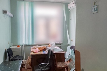 Russians shell hospital in Kherson: Medical workers injured, destruction reported