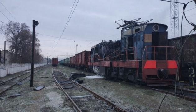 Росіяни вдарили дроном по тепловозу на станції у Запорізькій області