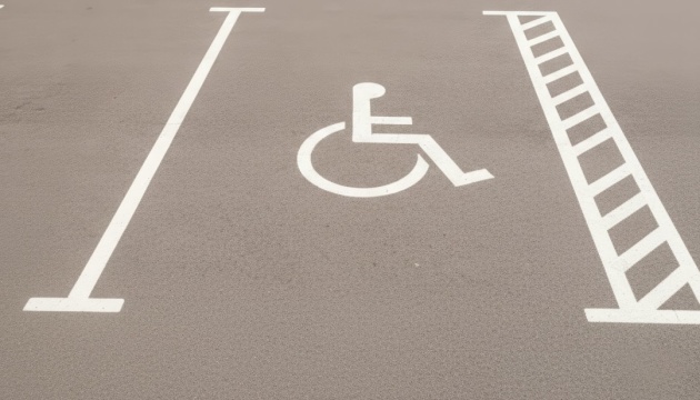На всіх парковках має бути не менше 10% місць для осіб з інвалідністю