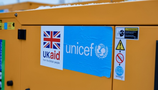 ЮНІСЕФ передав Україні ще 42 генератори