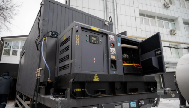 Три столичні лікарні отримали мобільні дизельні котельні