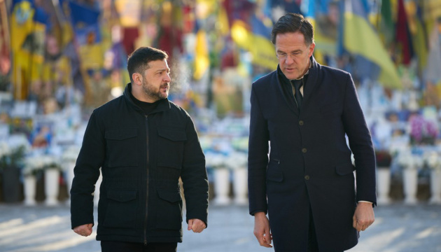 Zelensky, Rutte honor fallen Ukrainian soldiers at Independence Square