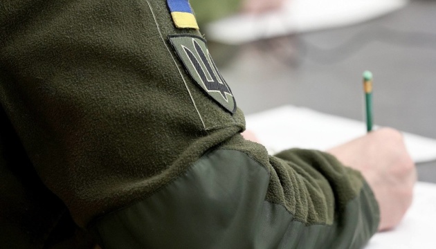 Чоловіки віком 60+ зможуть проходити військову службу за контрактом