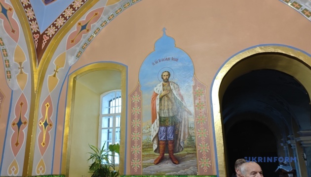 У церкві на Тернопільщині виявили на стінах ангелів із крилами у кольорах російського прапора