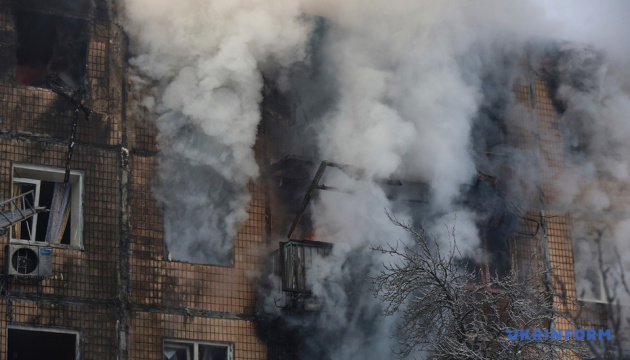 Атака дрона по багатоповерхівці у Харкові: вже відомо про п'ятьох постраждалих