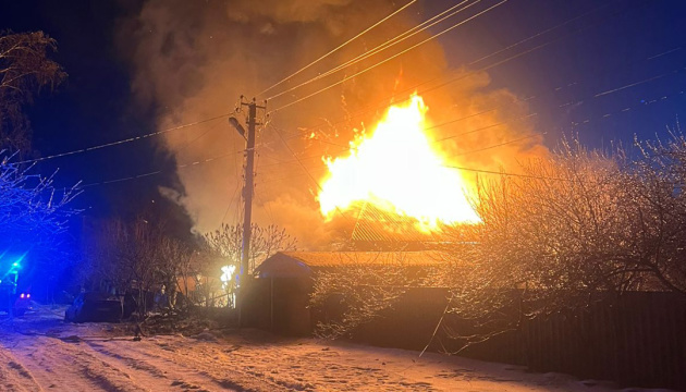 Загарбники вдарили по Кам’яній Ярузі на Харківщині - постраждала родина з дітьми, є руйнування