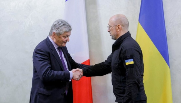 Франція передасть Україні 150 генераторів - Шмигаль