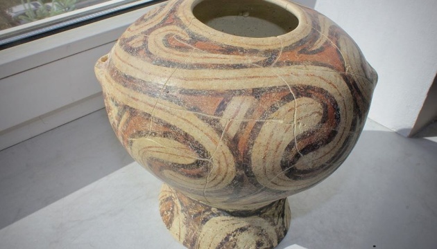 Національний музей історії отримав трипільську вазу, яку намагалися вивезти до Швейцарії