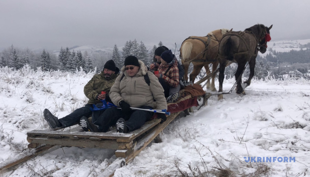 Як військові на реабілітації каталися засніженими горами Буковини