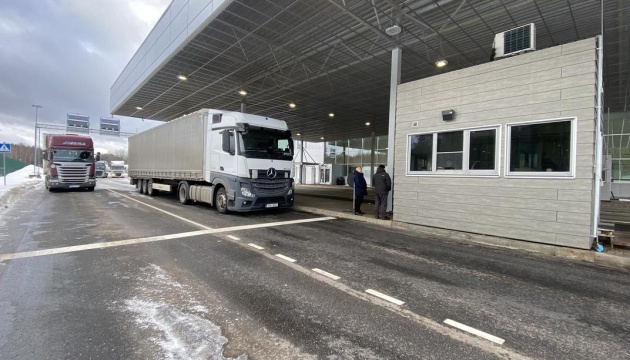 Естонія на три місяці закриє нічний рух на кордоні з РФ