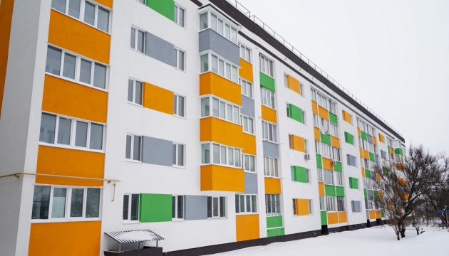 У Макарові відновили два будинки, які були зруйновані через російську агресію