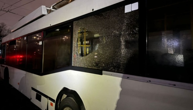 У Дніпрі російськими атаками пошкоджений комунальний транспорт