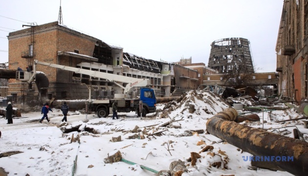 Зруйнована ТЕЦ-4 у Києві / Фото: Володимир Тарасов, Укрінформ