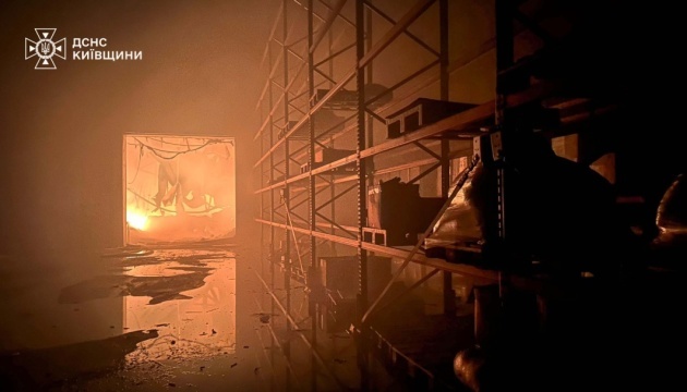 Incendio en almacenes en Yagotyn por ataque con drones