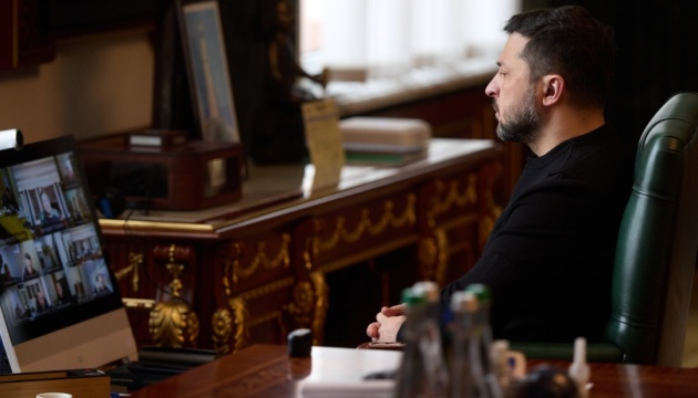 Зеленський доручив посилити роботу мобільних вогневих груп