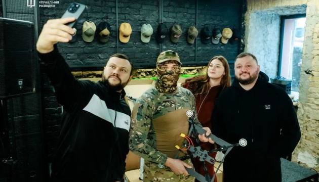 Спецпризначенці ГУР отримали від колективу артистів дрони на понад ₴2 мільйони