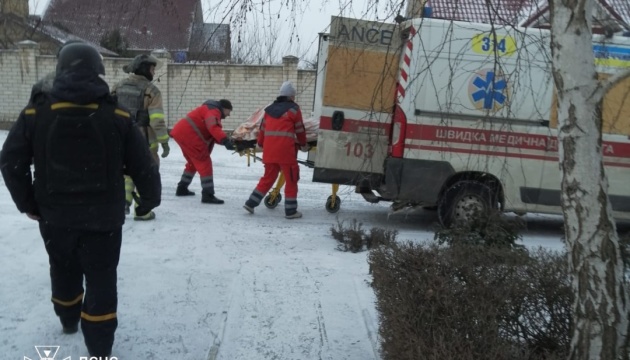 Росіяни вранці завдали авіаудару по Дружківці, з-під завалів дістали жінку