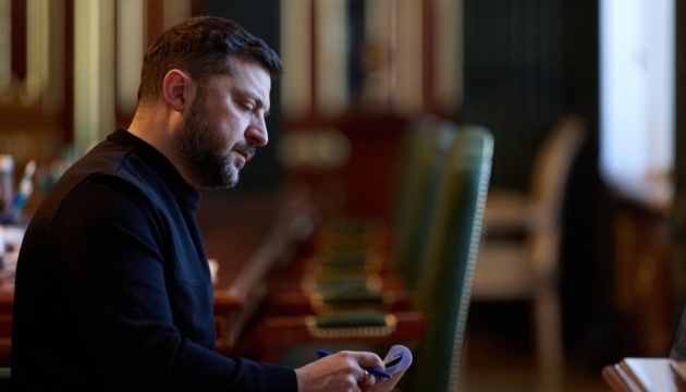 Selon Zelensky, plus de 1 400 immeubles à Kyiv restent privés de chauffage après les frappes russes