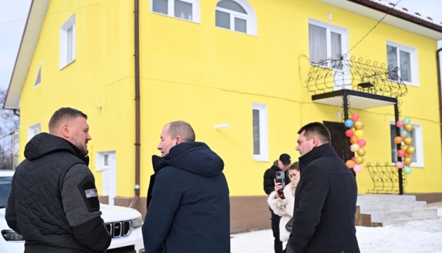 На Буковині купили і облаштували житло для двох будинків сімейного типу із 16 дітьми