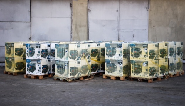 Миколаїв отримав 50 генераторів для пунктів незламності, освітніх та соціальних закладів