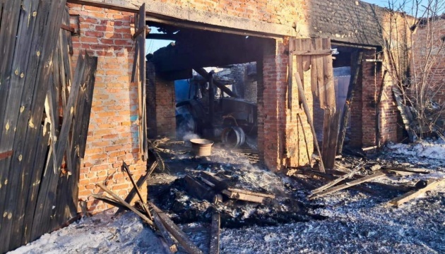 Армія РФ атакувала дронами та ракетою агропідприємство на Чернігівщині, знищені ангари та техніка