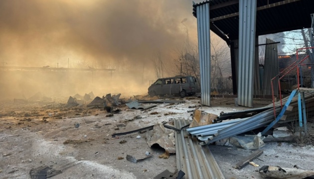 Війська РФ вдарили КАБами по Словʼянську: загинули жінка і дитина, восьмеро поранених