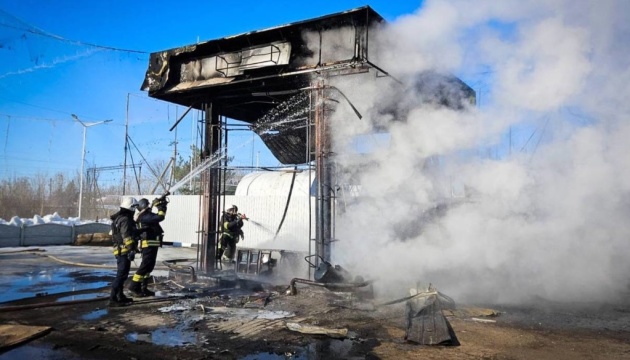 На Харківщині через російський удар сталася пожежа на АЗС, є постраждалий