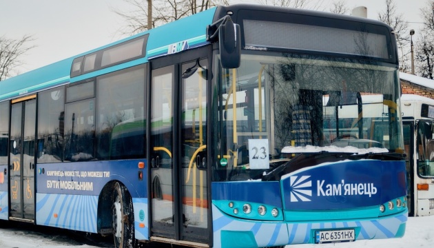 У Кам’янці-Подільському запустили шість нових автобусів, обладнаних для людей з інвалідністю