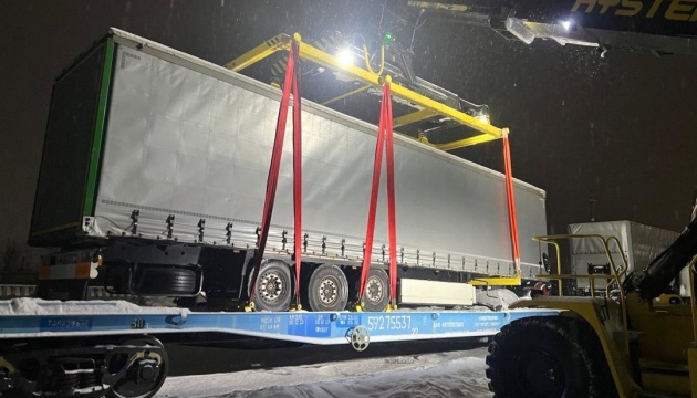 Укрзалізниця уперше відправила контрейлерний поїзд зі Львова до Угорщини