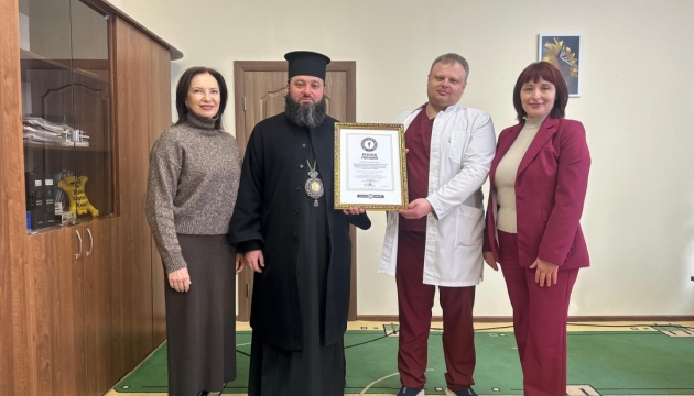 Лікар із Чернівців став рекордсменом за кількістю операцій за рік