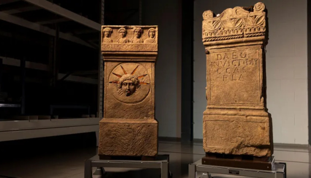 На виставці у Шотландії покажуть знайдені давньоримські вівтарі