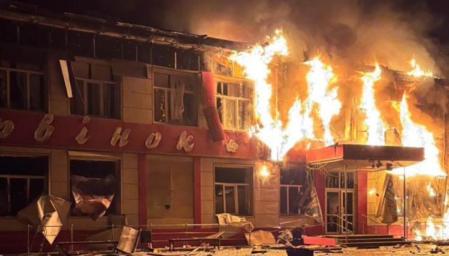 Військові РФ вдарили по магазину в Барвінковому на Харківщині - семеро постраждалих