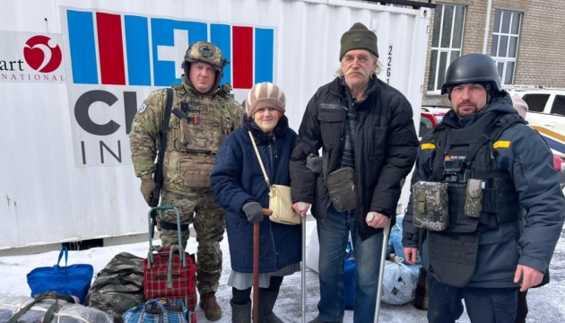 Рятувальники з групи «Фенікс» з початку лютого вивезли з Дружківки 45 цивільних