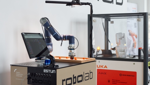 В Україні запрацювала перша лабораторія робототехніки RoboLab