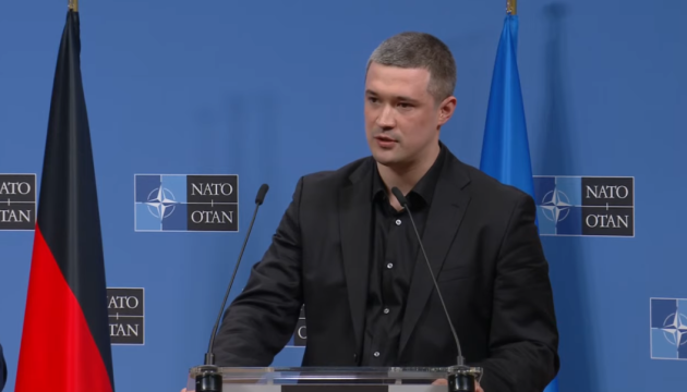 Артилерія з лазерним наведенням, дрони та ракети: Федоров сказав, на що підуть кошти партнерів