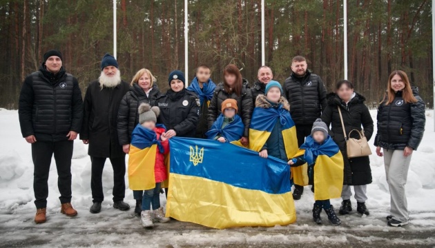 До України повернули ще п’ятьох дітей, викрадених Росією