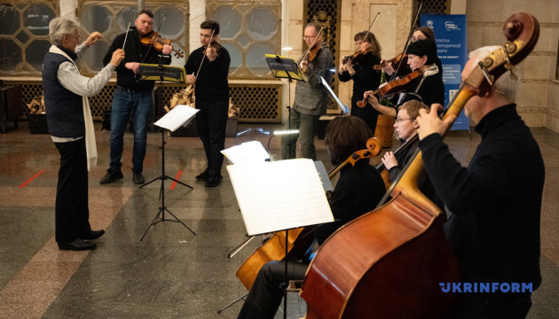 На Центральному вокзалі Києва відбувся перший концерт проєкту «Холодна зима-2026: Київ і Сієтл разом»