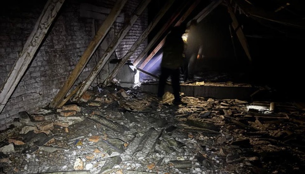 У Новгород-Сіверському внаслідок атаки ворожого безпілотника знищена будівля райдержадміністрації