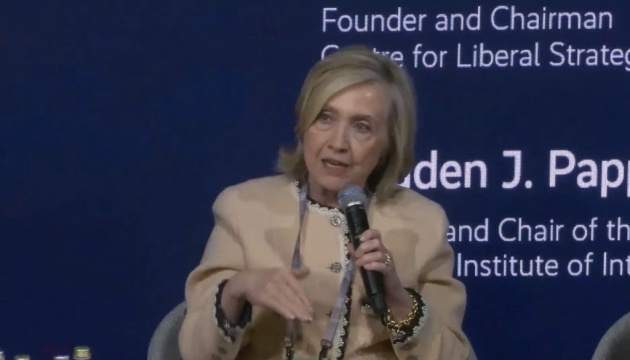 Клінтон назвала ганебною позицію адміністрації Трампа щодо України