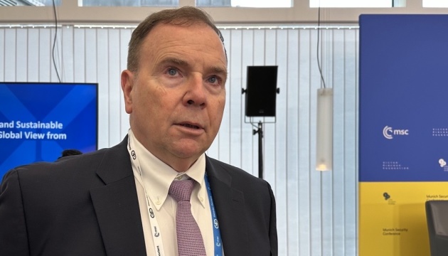 Нинішня адміністрація США від початку обрала хибний шлях до пошуку миру в Україні - Годжес