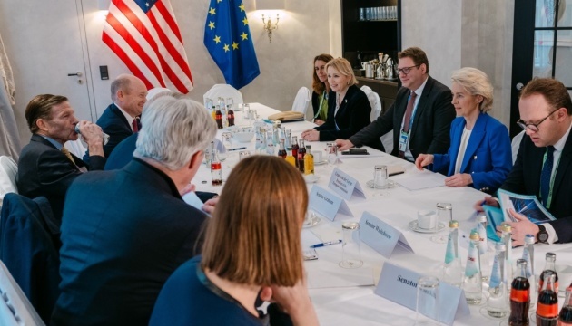 EU-Kommissionspräsidentin erörtert Sanktionen gegen Russland mit US-Senatoren