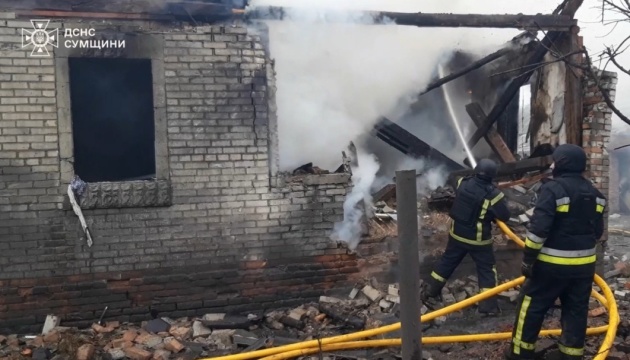 Російський дрон влучив у житловий будинок на Сумщині, постраждала людина