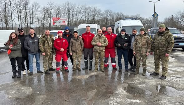 Поліцейські й волонтери на Харківщині евакуювали два десятки коней, полишених власником